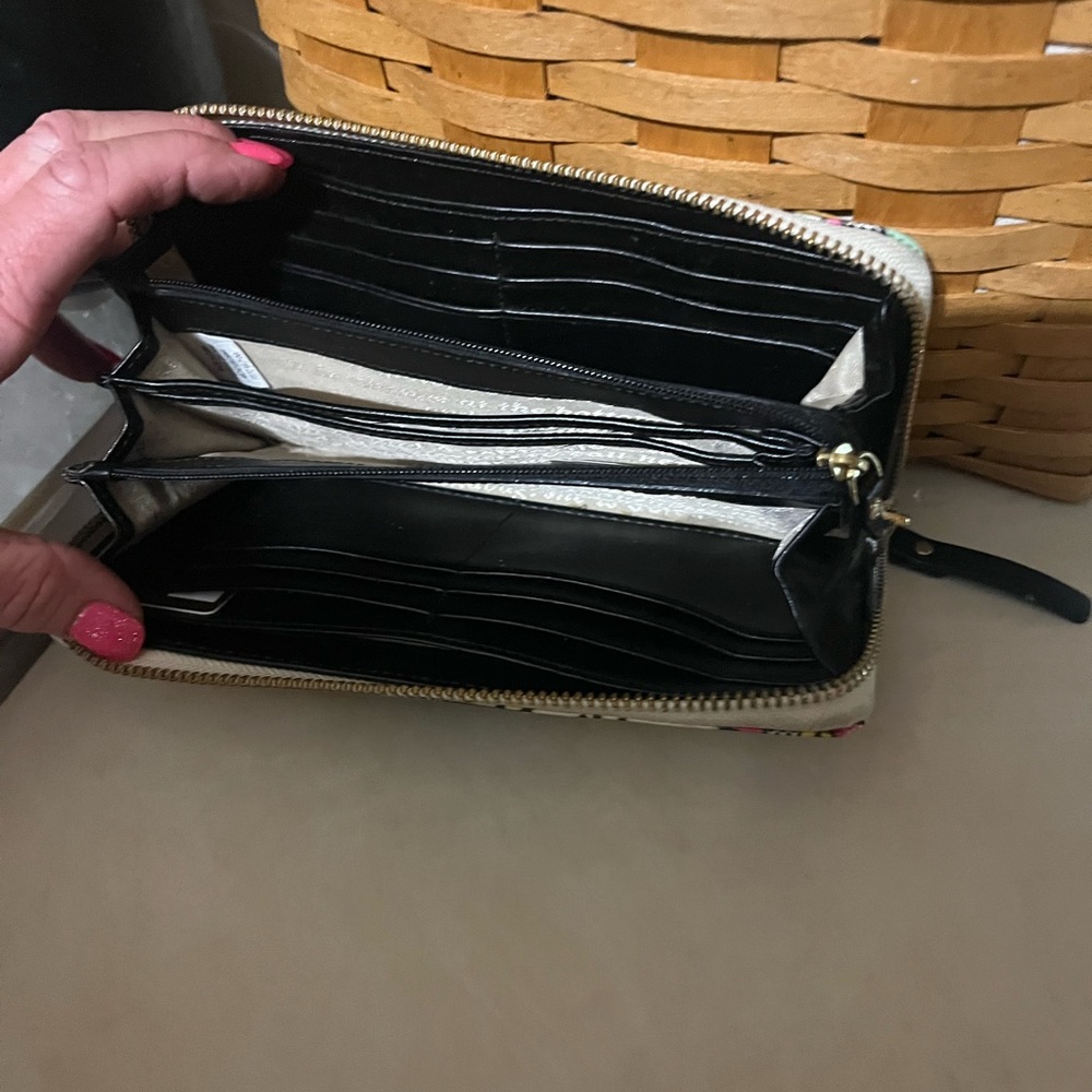 Kate Spade Wallet - Picture 5 of 9